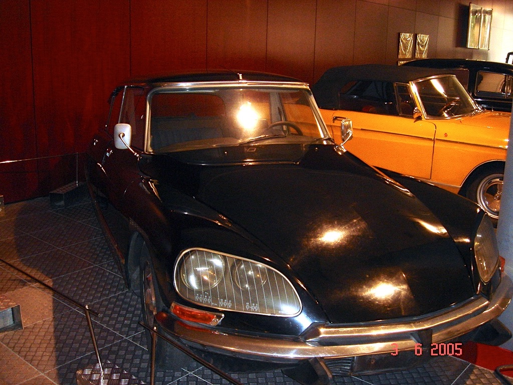 Citroen DS, más conocido como 'Tiburón', en el Museo del Automóvil de Salamanca.