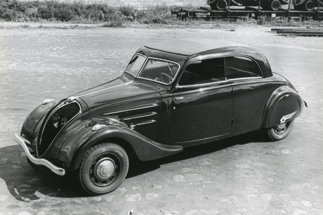 Peugeot 402.