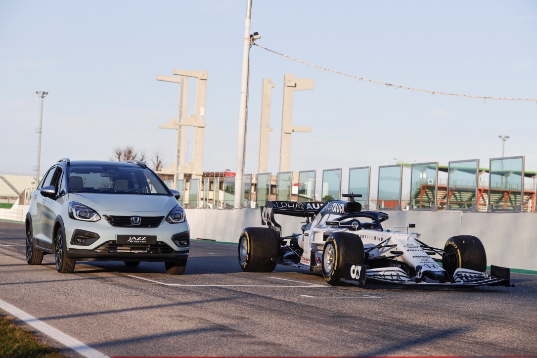 Nuevo Honda Jazz y el Alfa Tauri Honda de F1.