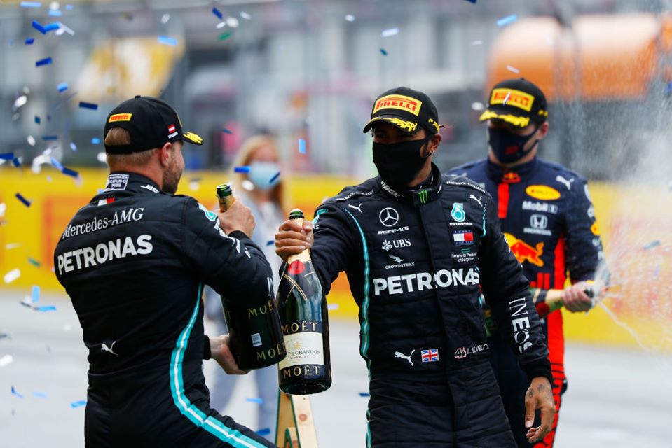 Otro podio surrealista.