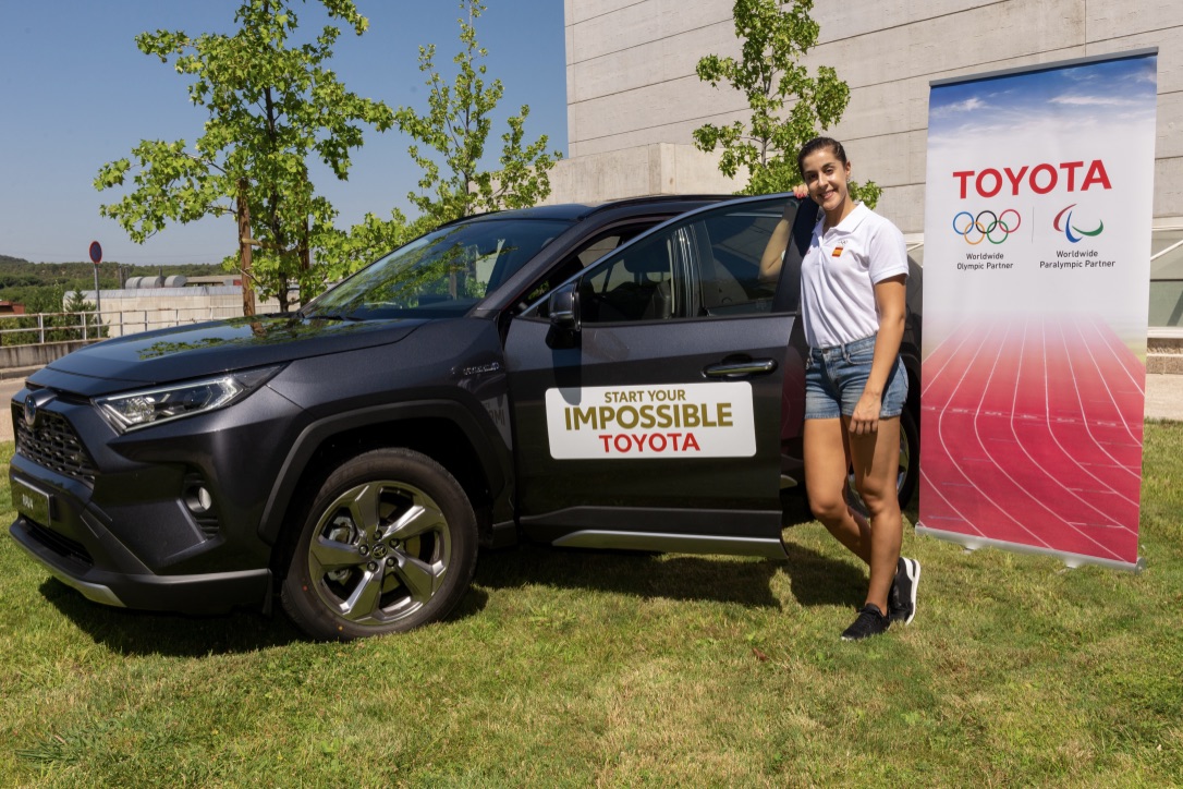 Carolina Marín y su RAV4.