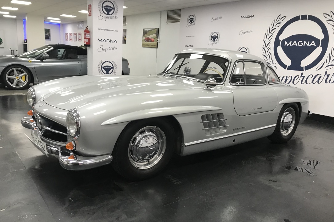 Mercedes 300 SL 'Gullwing' en Magna Supercars.
