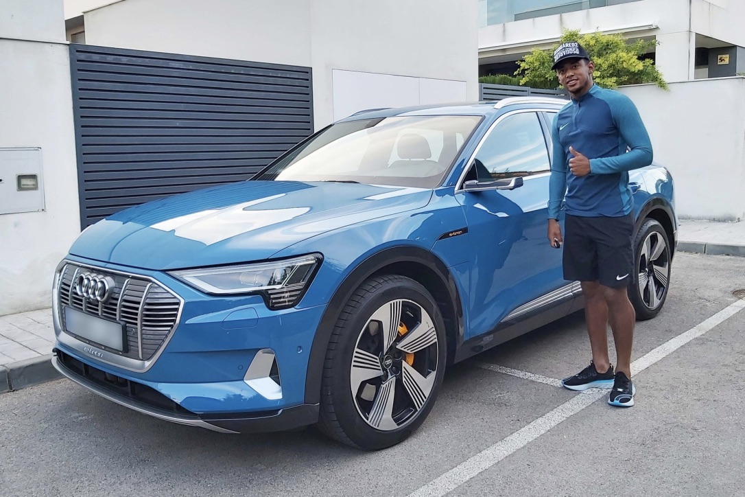 Choco Lozano y el Audi e-tron Quattro.