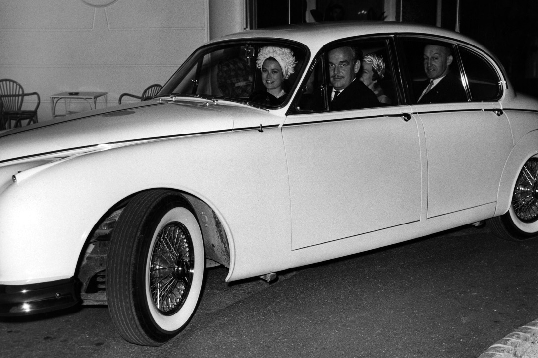 Los príncipes Rainiero y Grace en su MK 2.