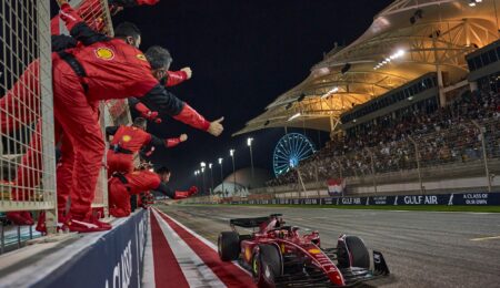Charles Leclerc cruza primero la meta del GP de Bahrein 2022