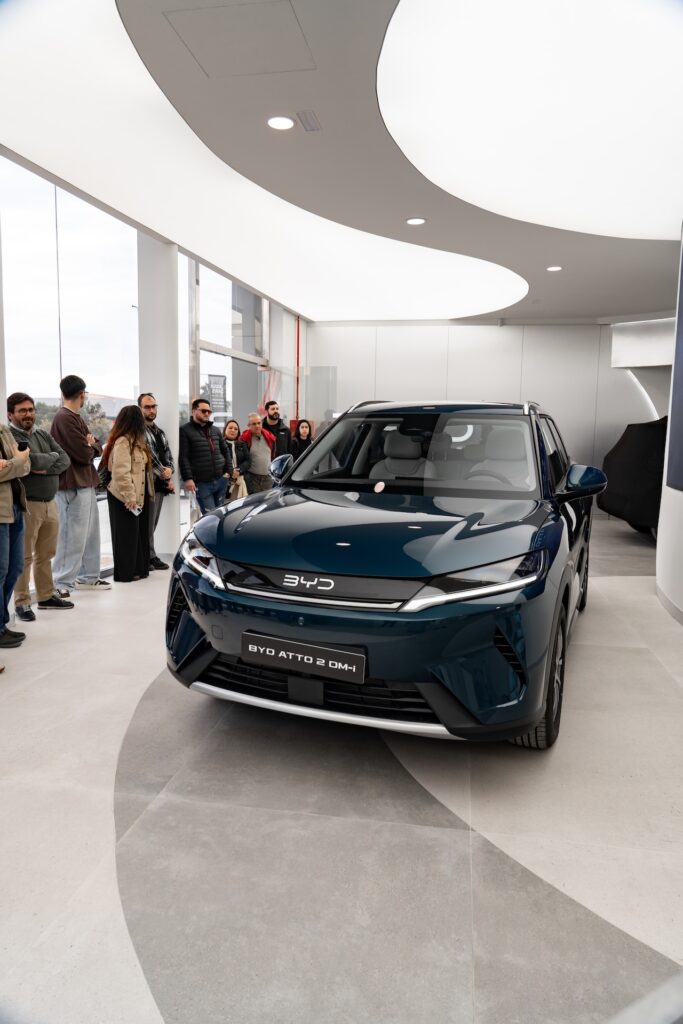 BYD ATTO 2 DM-i conducción