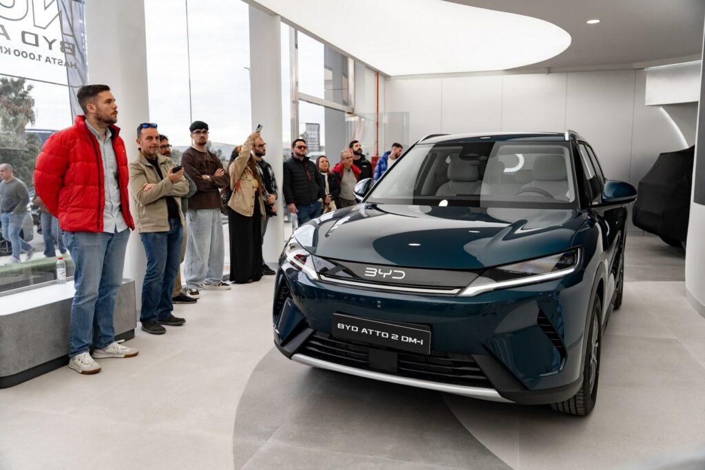 BYD ATTO 2 DM-i frontal

